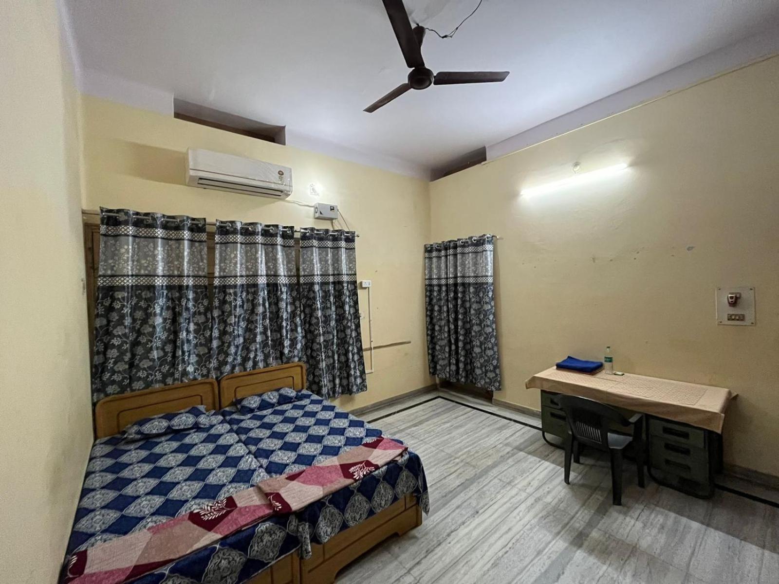 Vishwa Deva Homestay Varanasi Exterior photo