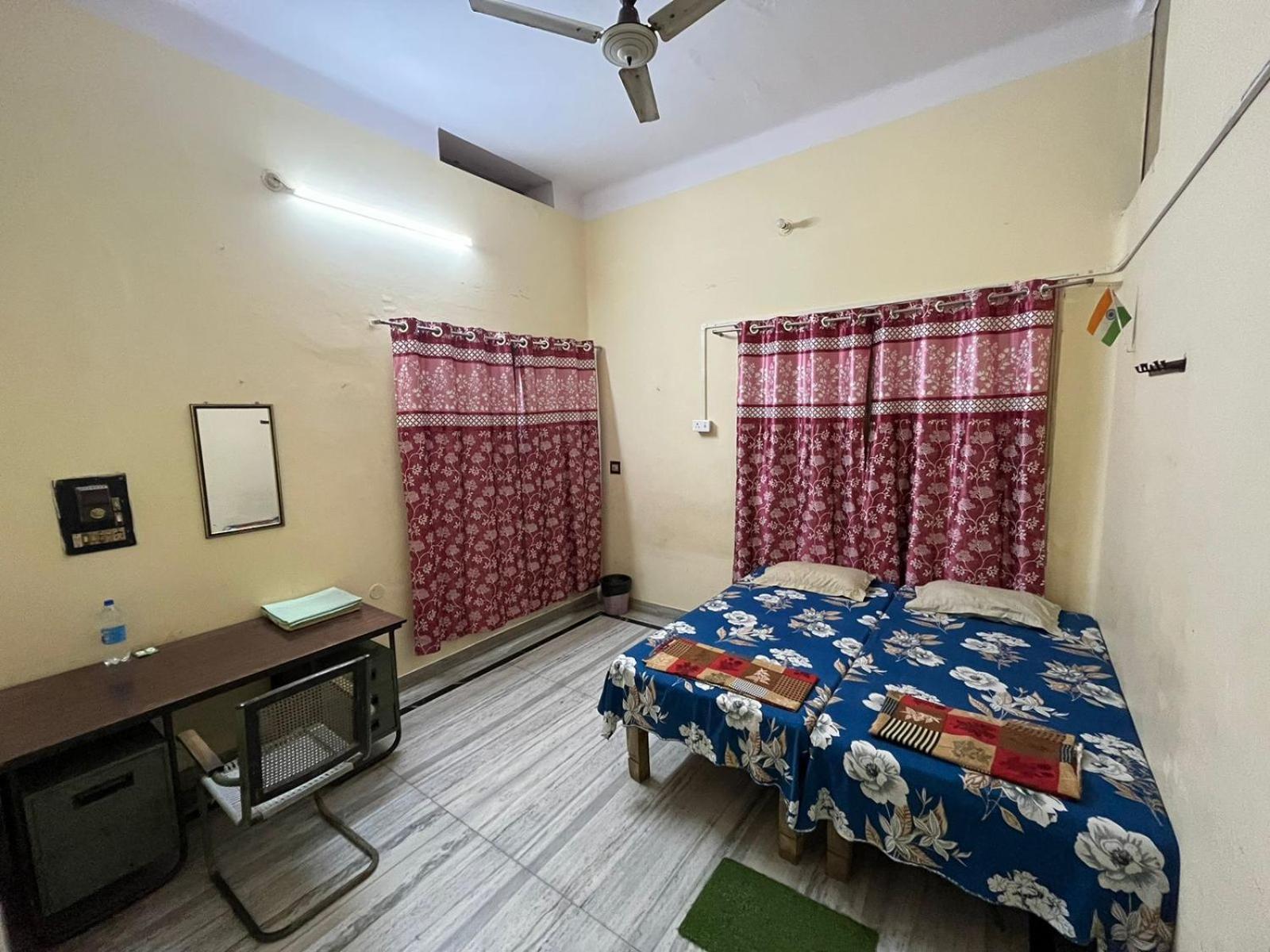 Vishwa Deva Homestay Varanasi Exterior photo